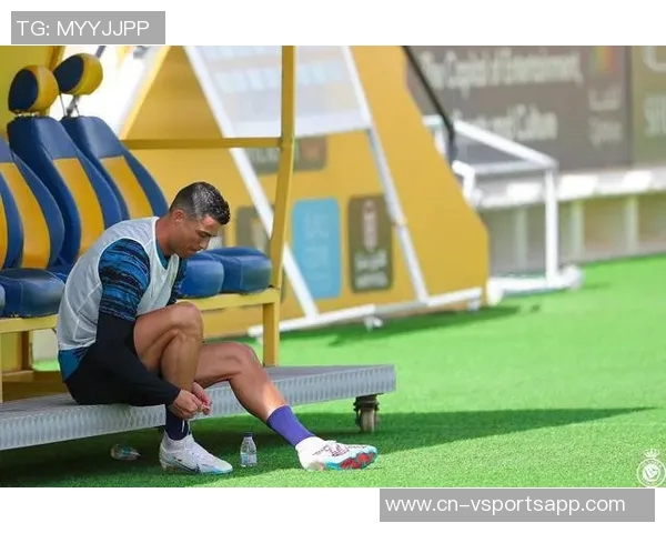 C罗回归利雅得胜利训练场备战新赛季展现斗志与激情