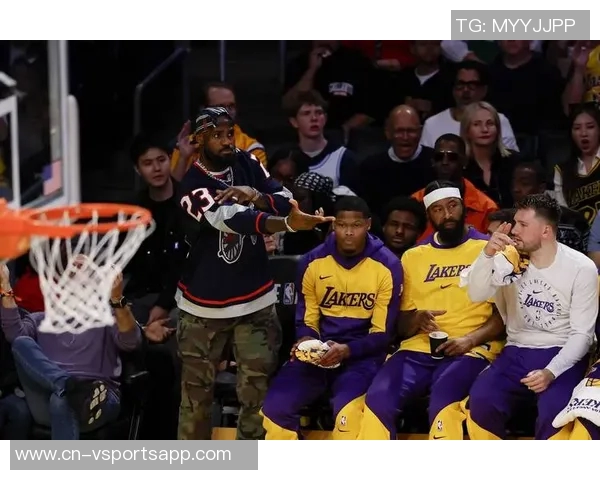 狄龙热爱湖人主场球迷的支持与热情感受到无尽的爱与动力