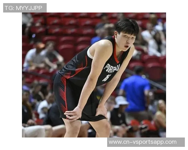 开拓者前线记者小傅期待小杨在篮球场上展现真实自我的那一天